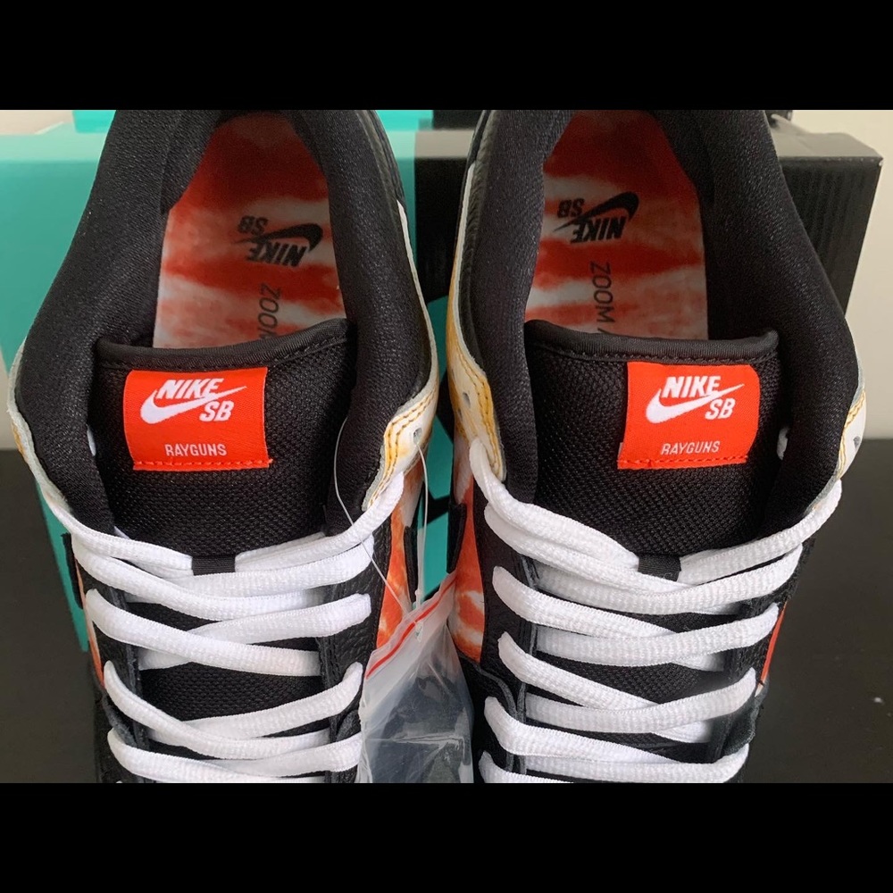 Nike SB Dunk Low Pro - Roswell Rayguns - Picture 5 of 5